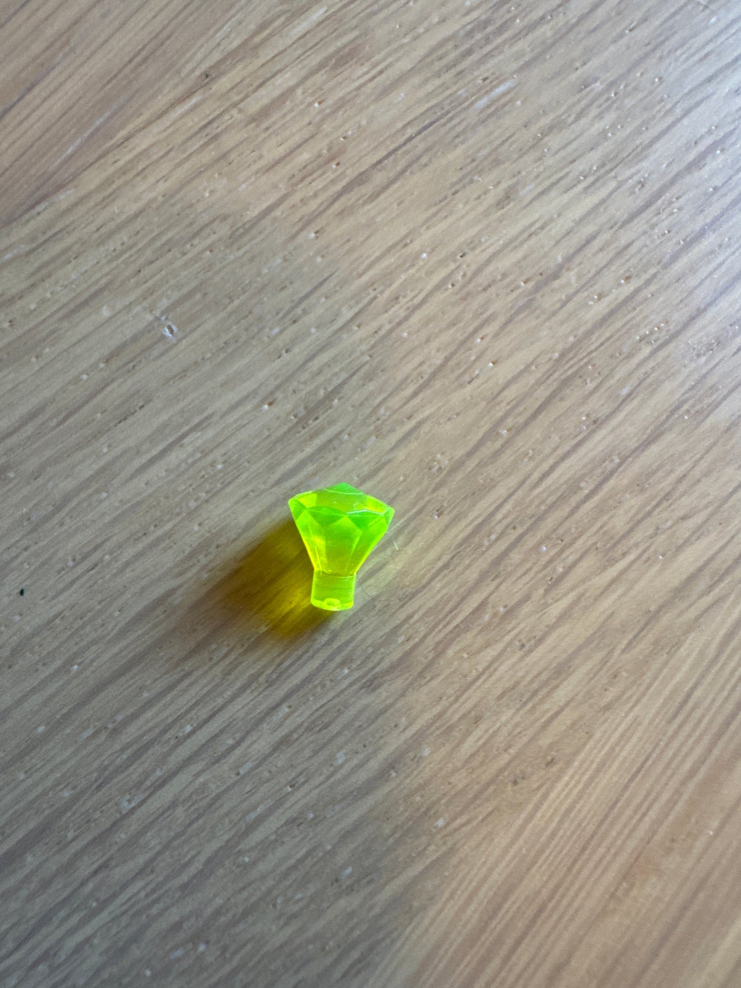 Rock 1 x 1 Jewel 24 Facet trans- neon yellow