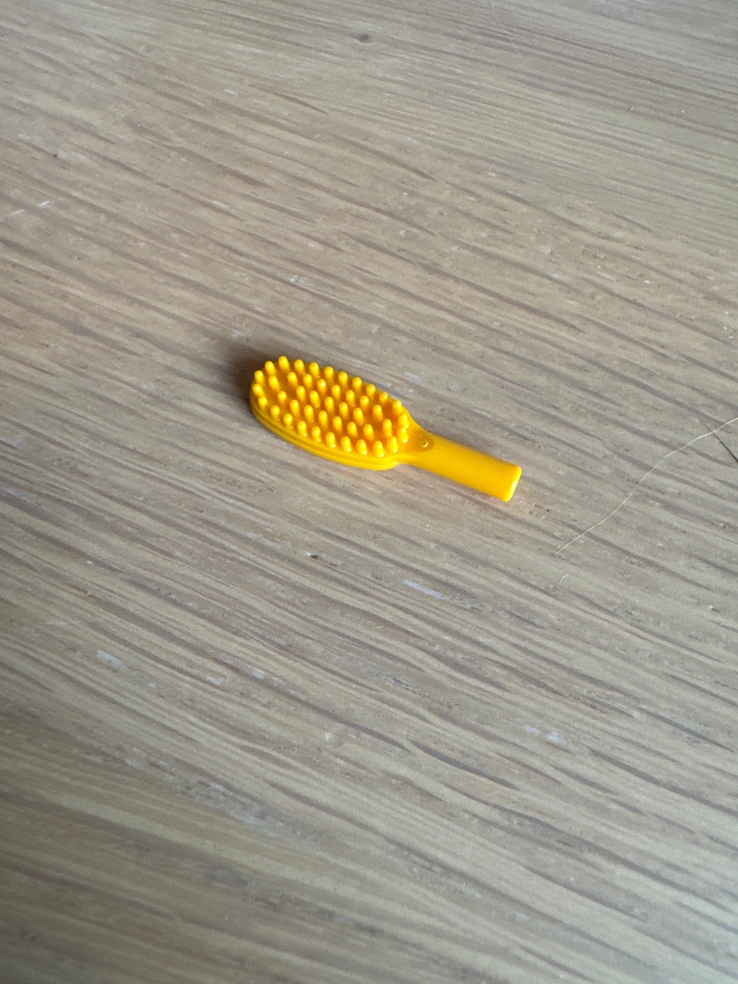 Minifigure, Utensil Hairbrush - 10mm Handle bright light orange