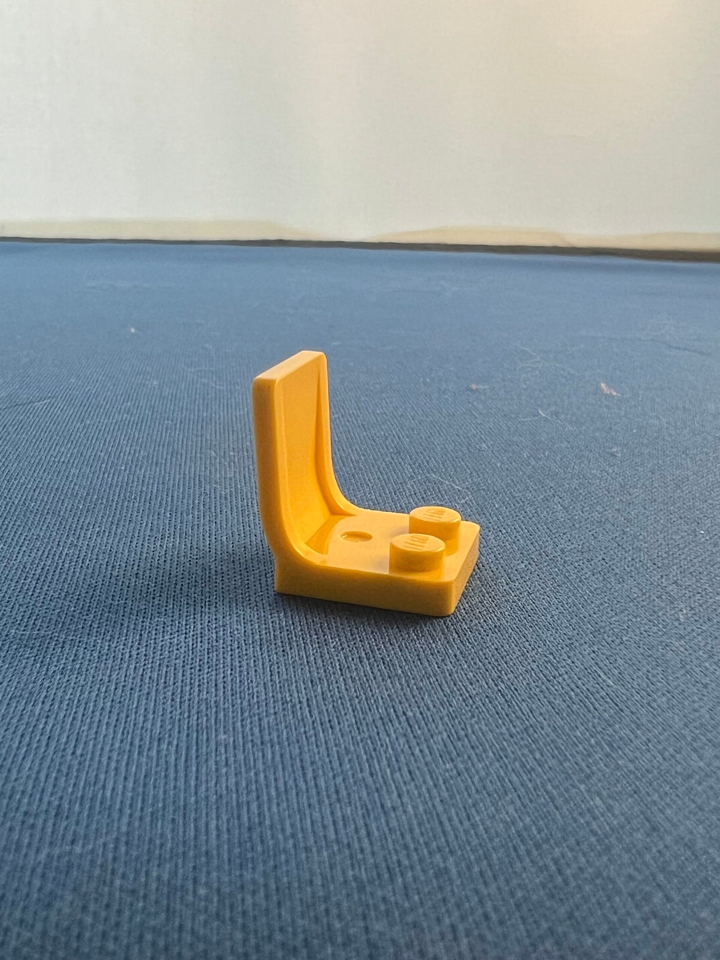LEGO Sear 2 x 2 without Sprue Mark in Seat Yellow