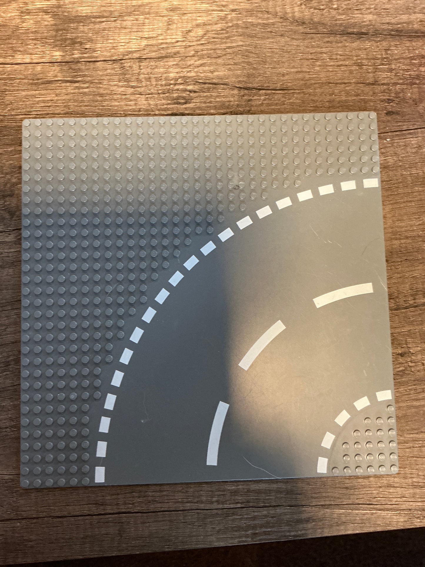 Baseplate, Road 32 x 32 6-Stud Curve with White Dashed Lines Pattern