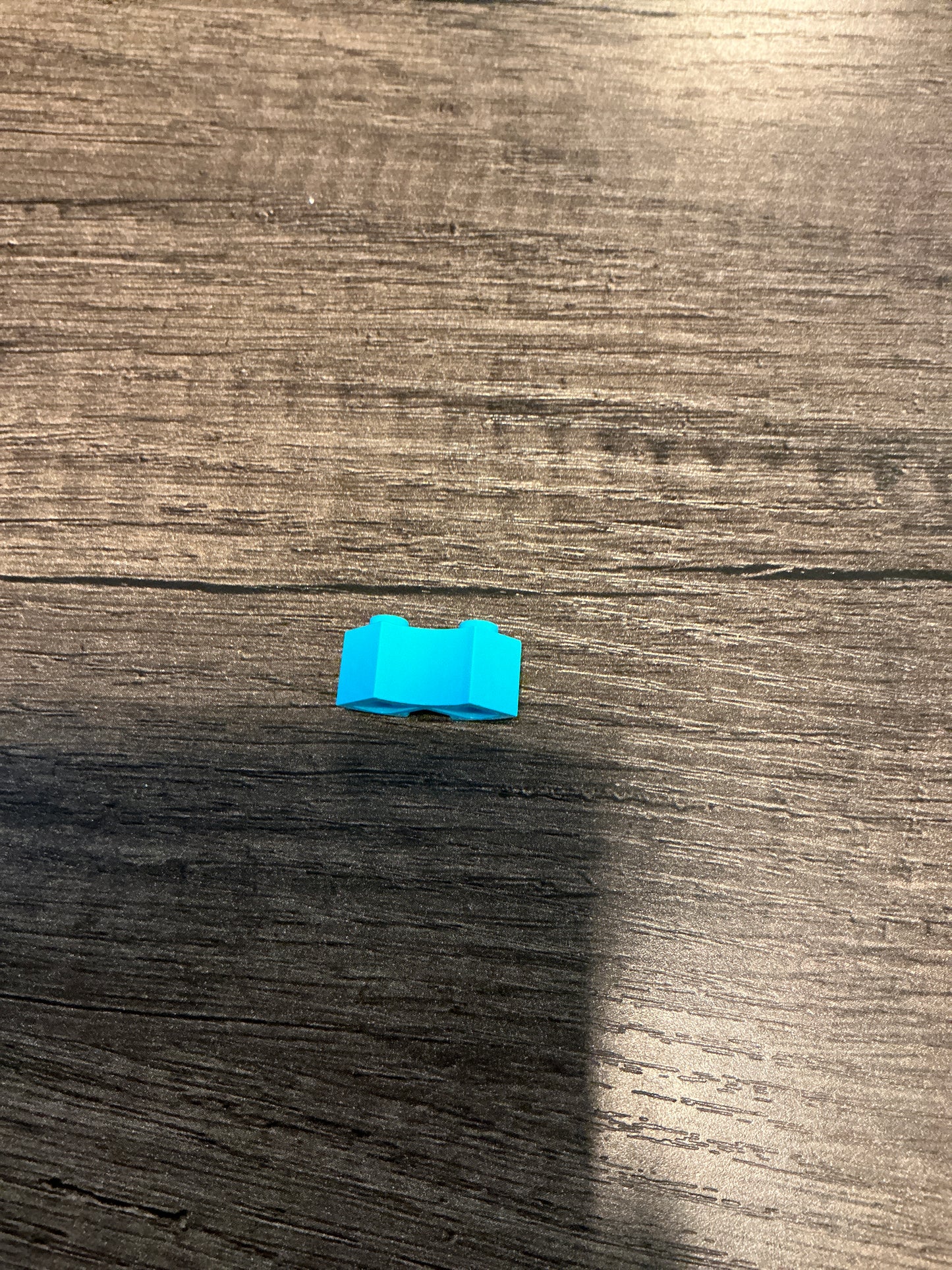 Brick, Round Corner 2 x 2 Macaroni with Stud Notch and Reinforced Undersid medium azure