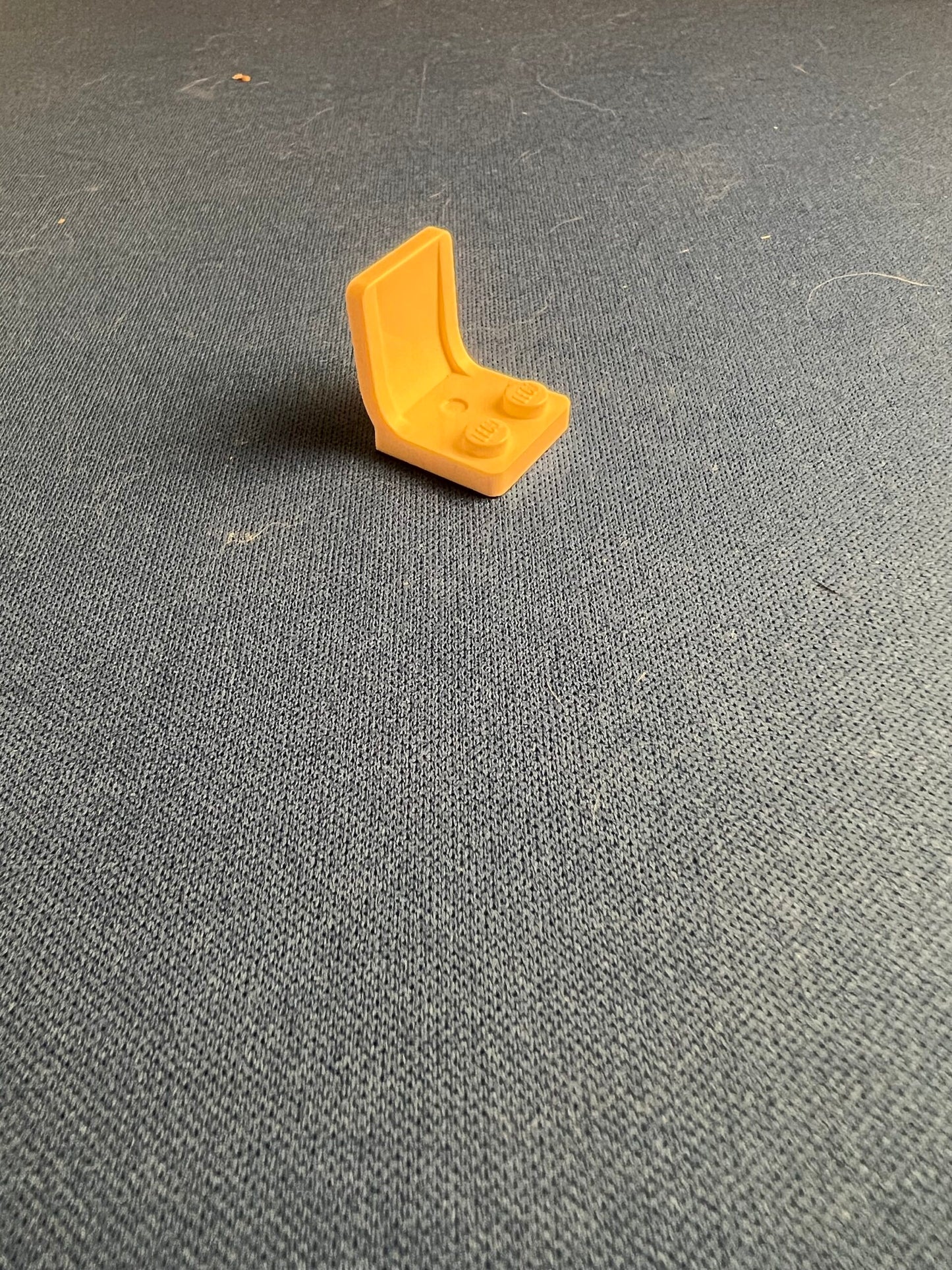 LEGO Sear 2 x 2 without Sprue Mark in Seat White