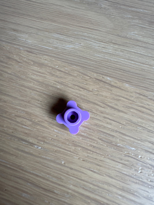 Plate, Round 1 x 1 with Flower Edge (4 Knobs / Petals) medium lavender