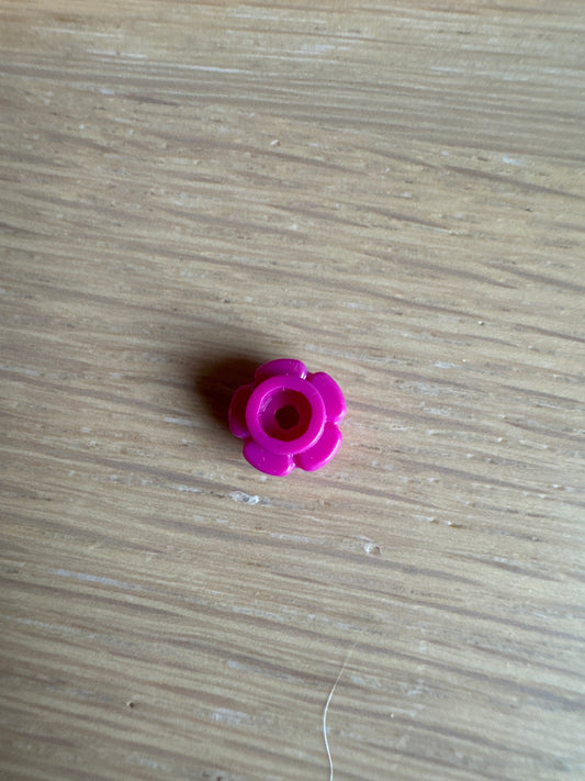 Plate, Round 1 x 1 with Flower Edge (5 Petals) magenta