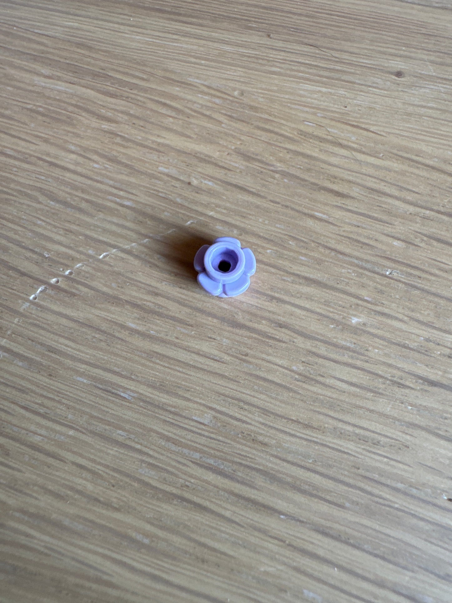 Plate, Round 1 x 1 with Flower Edge (5 Petals) lavender