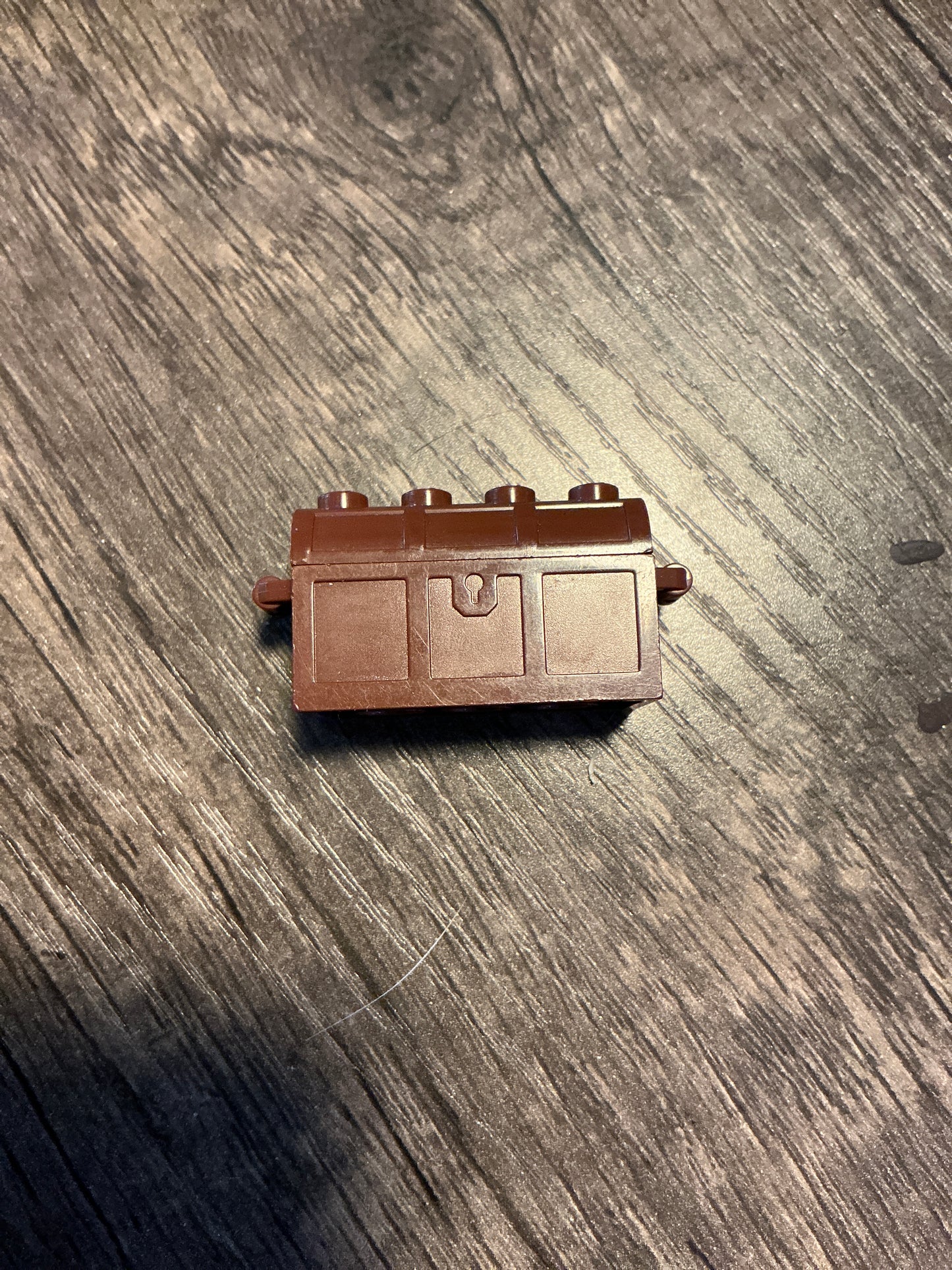Container, Treasure Chest with Slots in Back and (Same Color) Thick Hinge Curved Lid (4738a / 4739a) brown