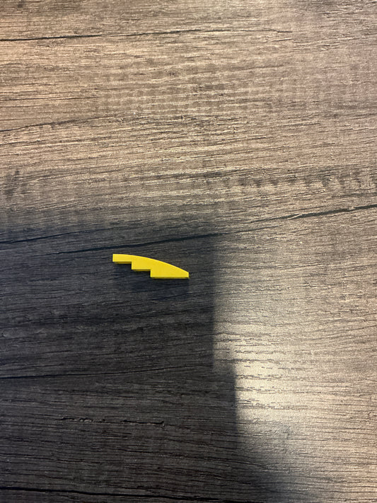 Slope, Curved 4 x 1 yellow