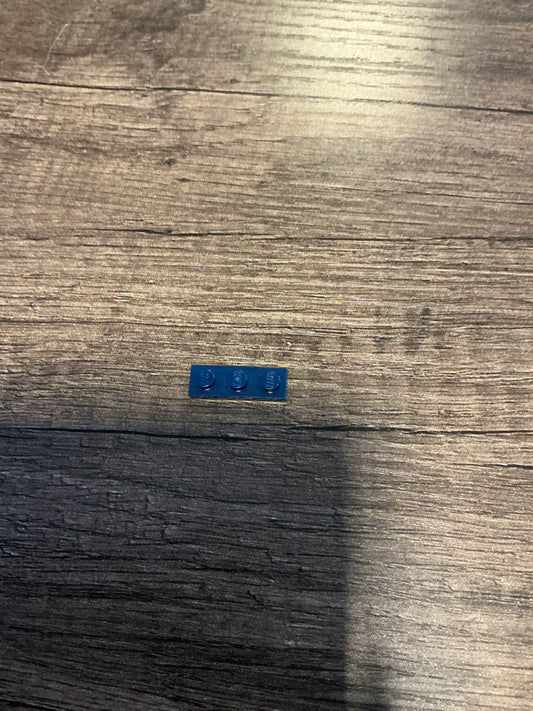 Plate 1 x 3 dark blue